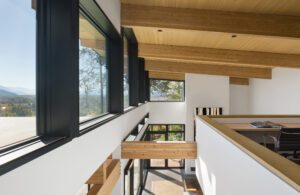 Bois et verre : la chaleur de la maison